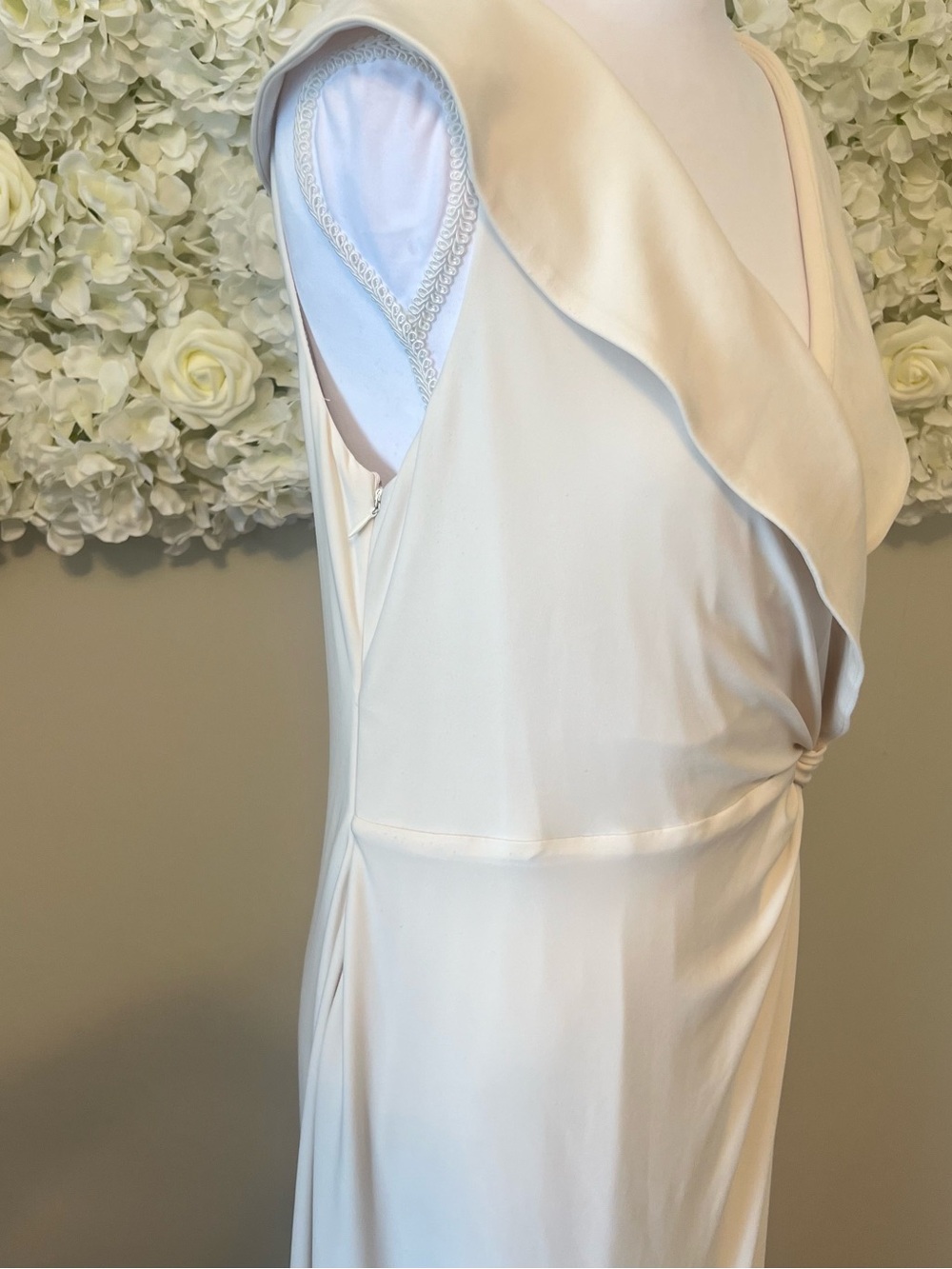 Lauren Ralph Lauren Cream Jersey Off-the-Shoulder Gown - Picture 11 of 12